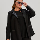 Κομψό γυναικείο σακάκι με πέτο δερματίνης σε μεγάλα μεγέθη- Μαύρο