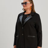 Κομψό γυναικείο σακάκι με πέτο δερματίνης σε μεγάλα μεγέθη- Μαύρο