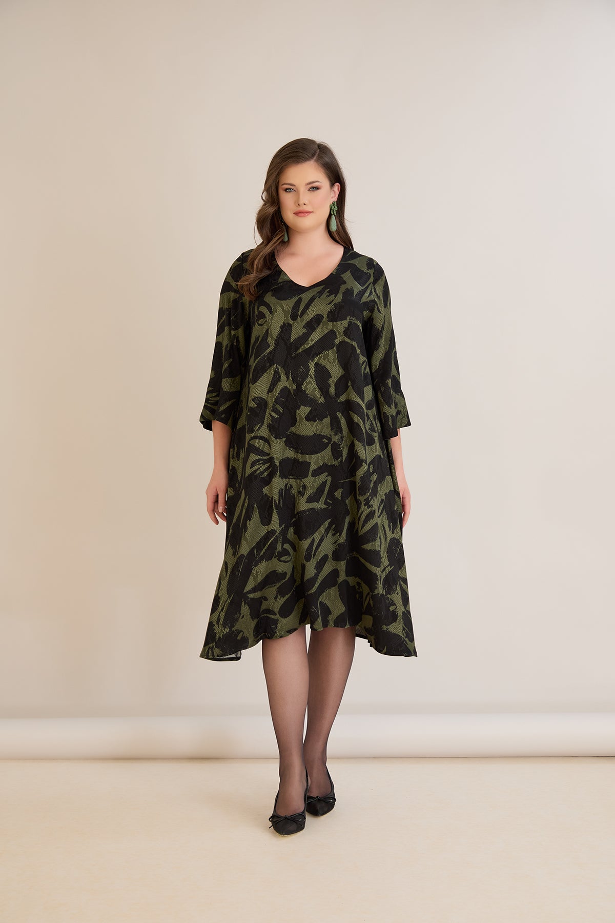 Φόρεμα σε γραμμή Α από σατινέ βισκόζη σε Πράσινο/Μαύρο χρώμα σε μεγάλα μεγέθη