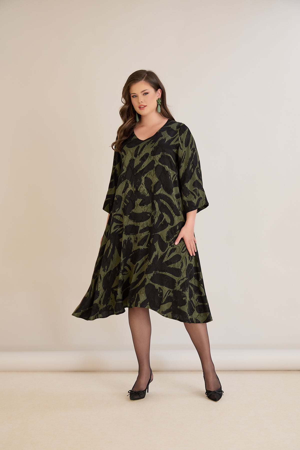 Φόρεμα σε γραμμή Α από σατινέ βισκόζη σε Πράσινο/Μαύρο χρώμα σε μεγάλα μεγέθη