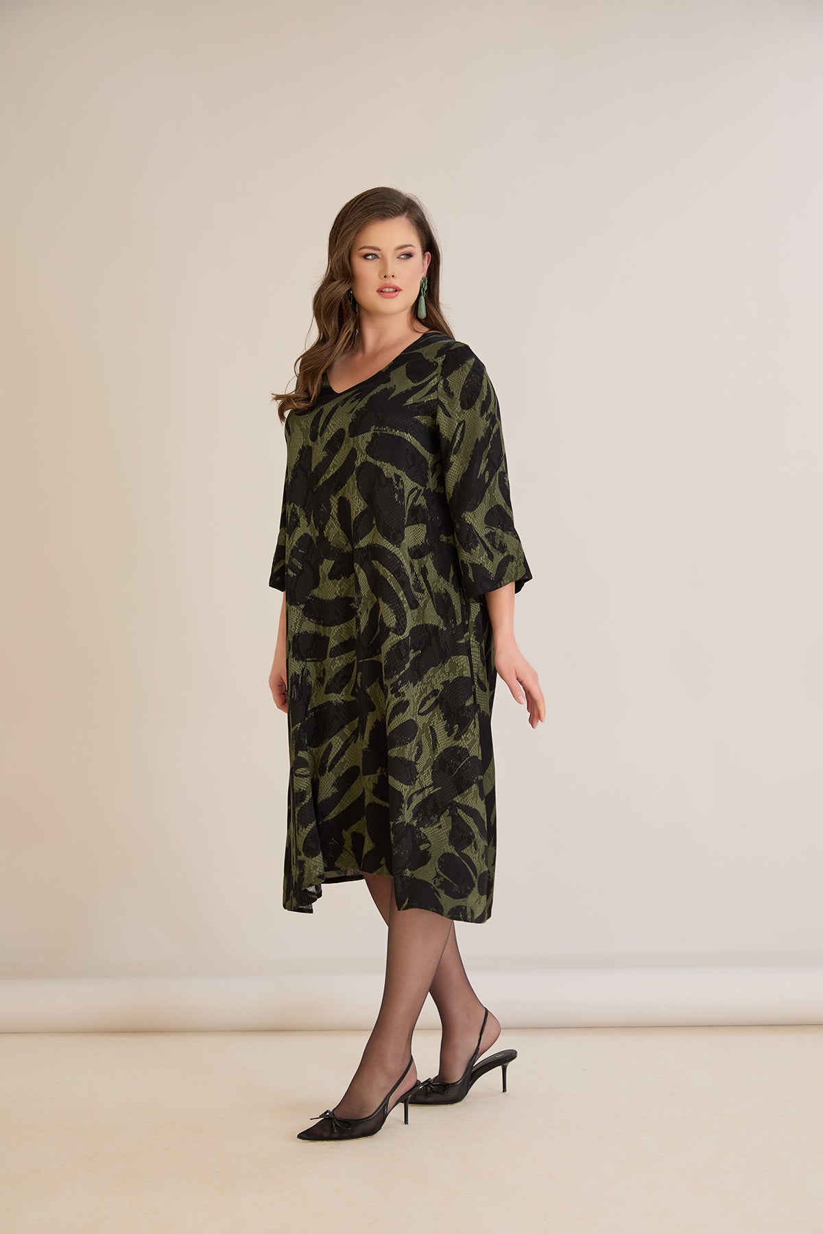 Φόρεμα σε γραμμή Α από σατινέ βισκόζη σε Πράσινο/Μαύρο χρώμα σε μεγάλα μεγέθη