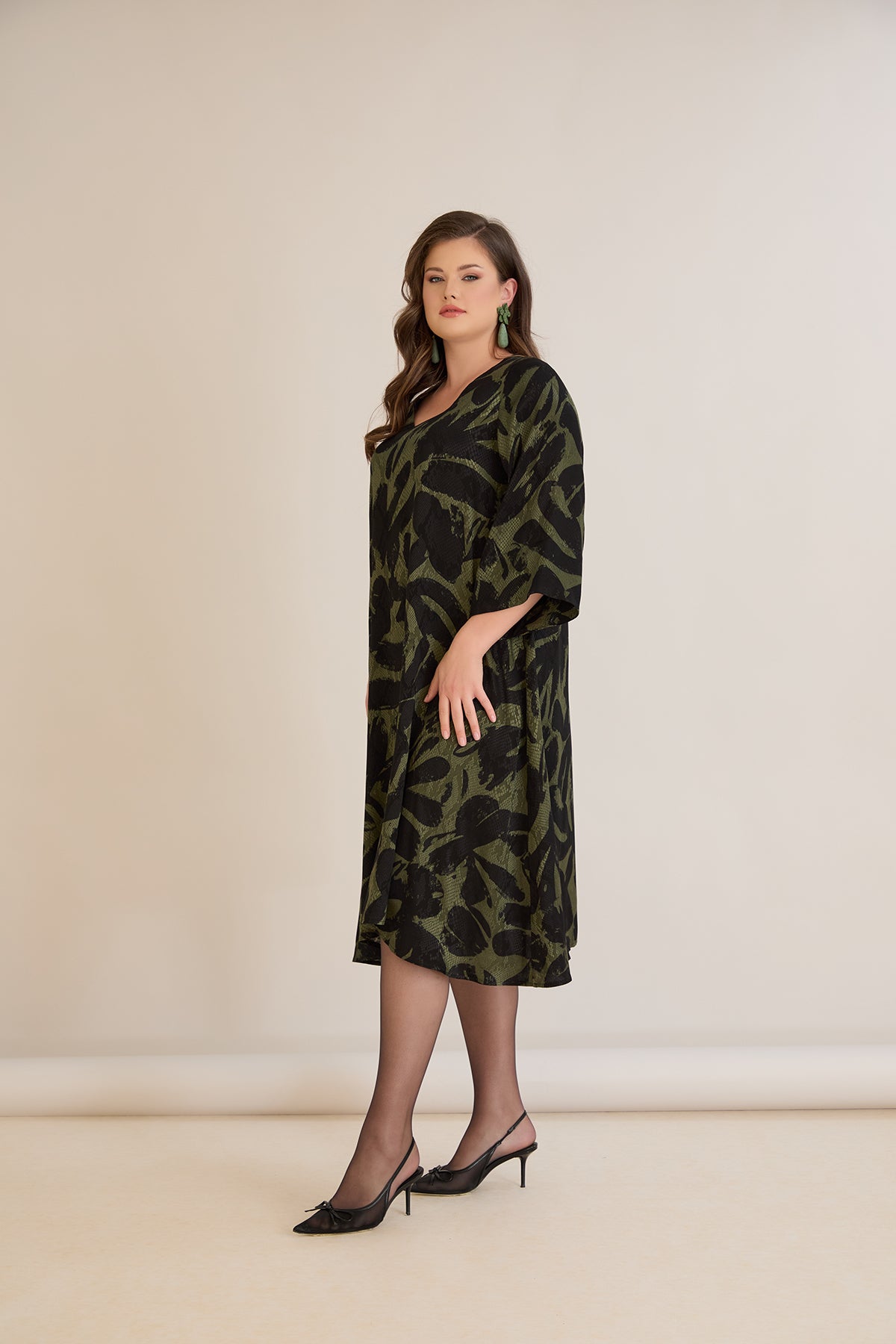 Φόρεμα σε γραμμή Α από σατινέ βισκόζη σε Πράσινο/Μαύρο χρώμα σε μεγάλα μεγέθη