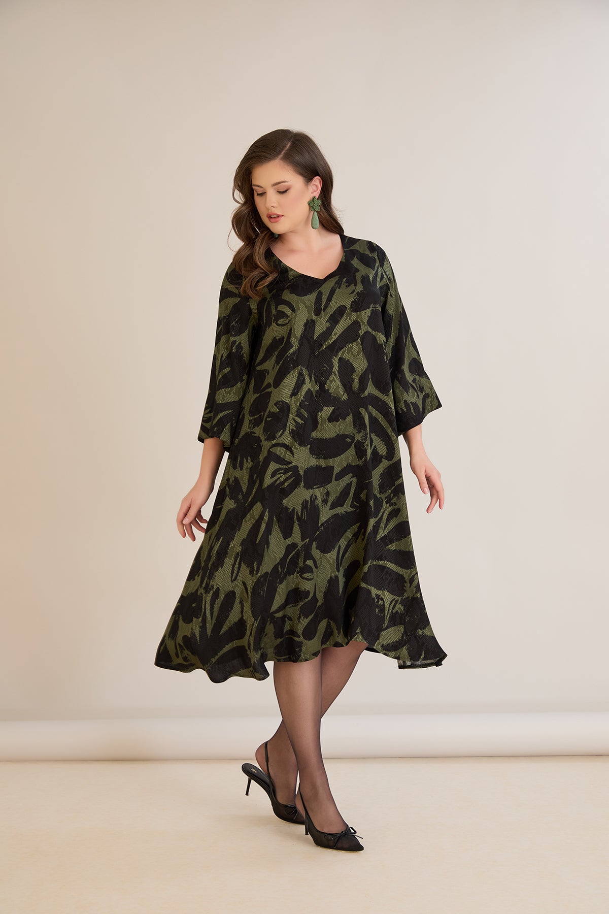 Φόρεμα σε γραμμή Α από σατινέ βισκόζη σε Πράσινο/Μαύρο χρώμα σε μεγάλα μεγέθη