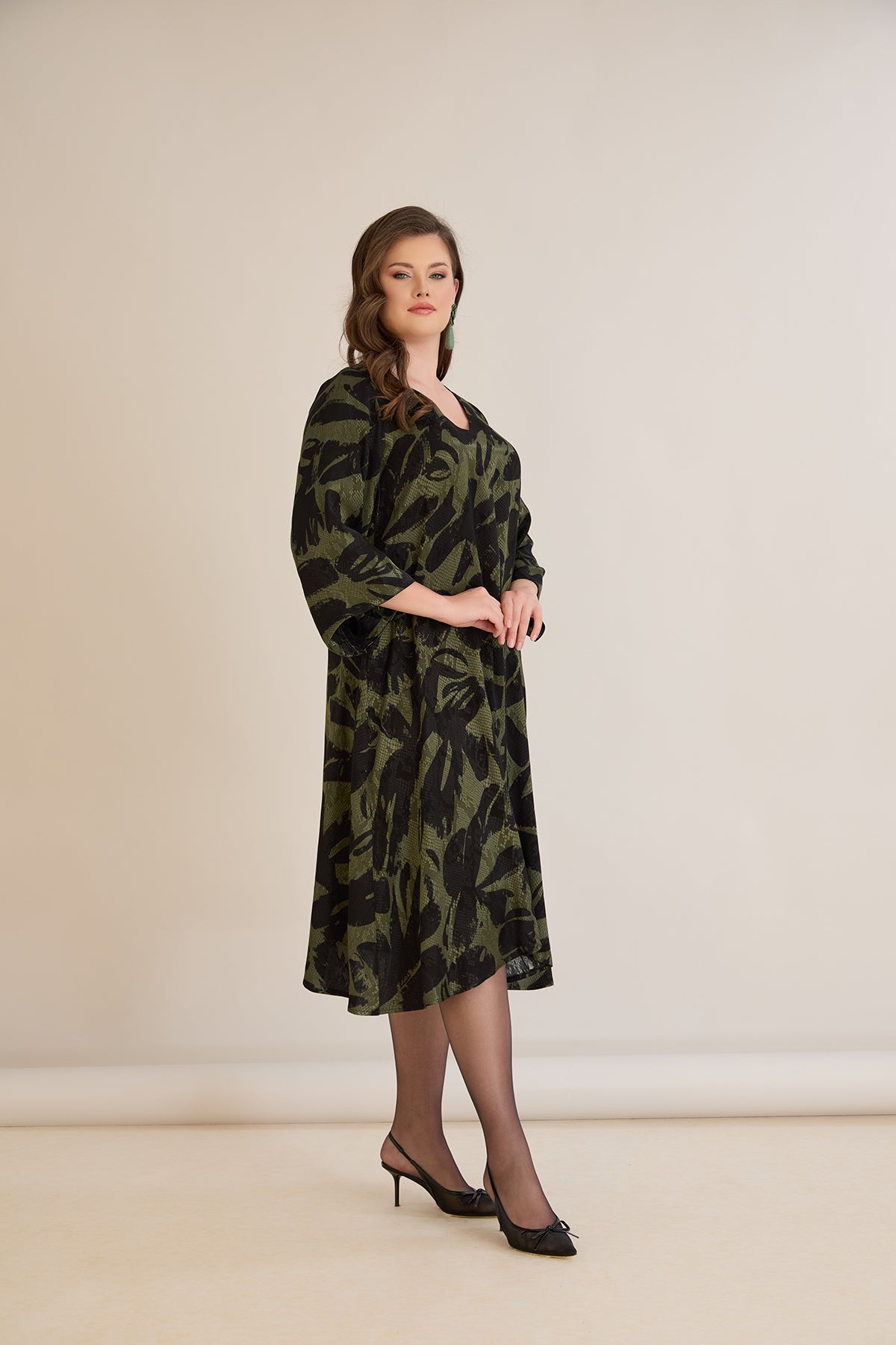 Φόρεμα σε γραμμή Α από σατινέ βισκόζη σε Πράσινο/Μαύρο χρώμα σε μεγάλα μεγέθη