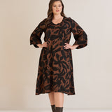 Φόρεμα σε γραμμή Α από σατινέ βισκόζη σε Μόκα /Μαύρο χρώμα σε μεγάλα μεγέθη