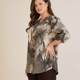 Πολύχρωμη μπλούζα με φερμουάρ και αυθεντικό σχέδιο σε μεγάλα μεγέθη