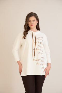 Βαμβακερή τουνίκ με ασύμμετρο τύπωμα και κορδόνια σε άσπρο χρώμα σε μεγάλα μεγέθη