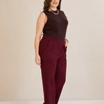 Παντελόνι με ελαστική μέση και ίσια γραμμή σε χρώμα Μπορντώ σε μεγάλα μεγέθη