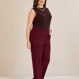 Παντελόνι με ελαστική μέση και ίσια γραμμή σε χρώμα Μπορντώ σε μεγάλα μεγέθη