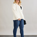 Κομψό και μοντέρνο σακάκι με φόδρα  και ένα κουμπί σε μεγάλα μεγέθη- Άσπρο