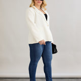 Κομψό και μοντέρνο σακάκι με φόδρα  και ένα κουμπί σε μεγάλα μεγέθη- Άσπρο