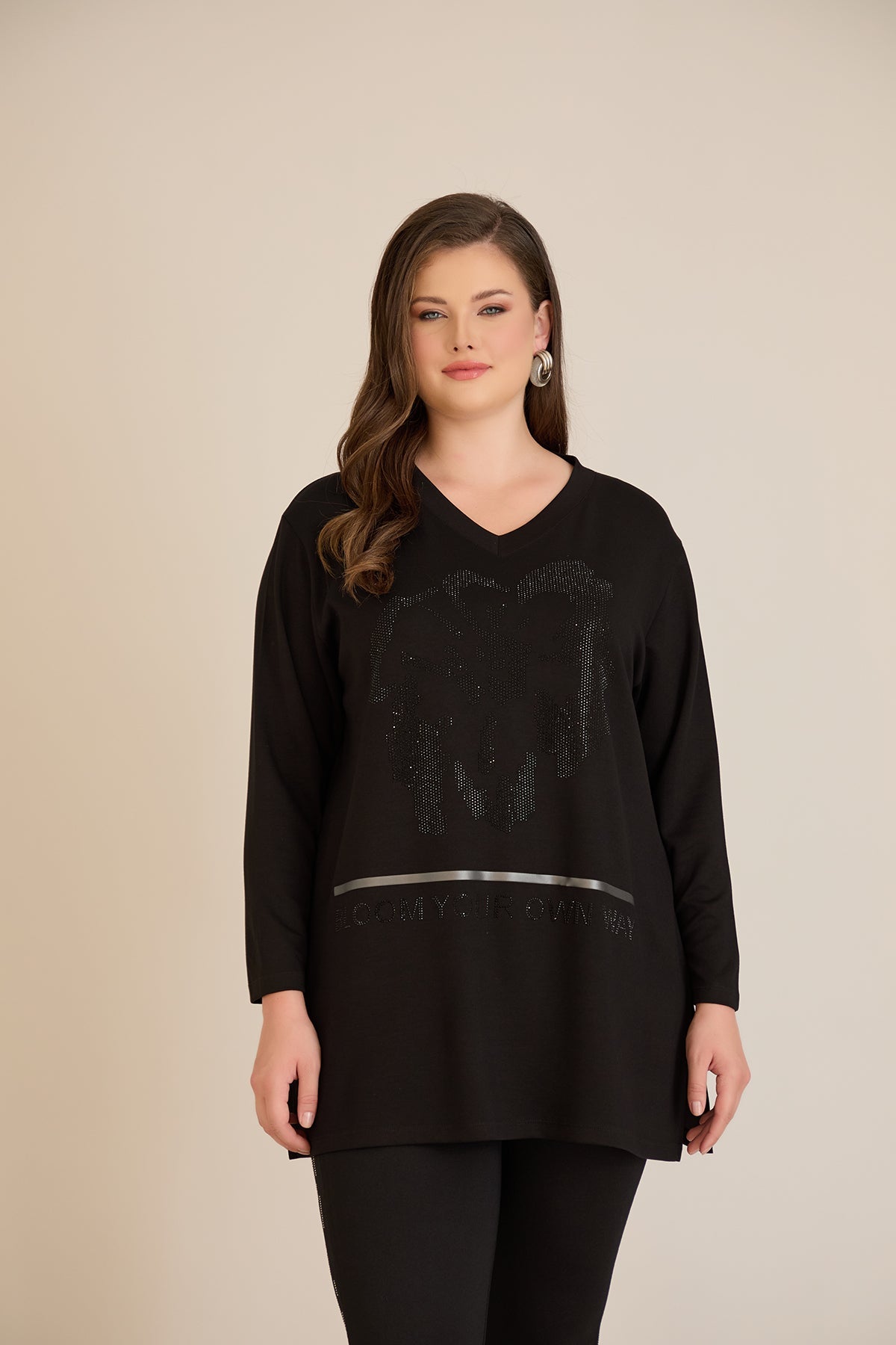 Τουνίκ από βισκόζη με στρασάκια Bloom σε μαύρο χρώμα σε μέγαλα μεγέθη