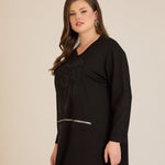 Τουνίκ από βισκόζη με στρασάκια Bloom σε μαύρο χρώμα σε μέγαλα μεγέθη