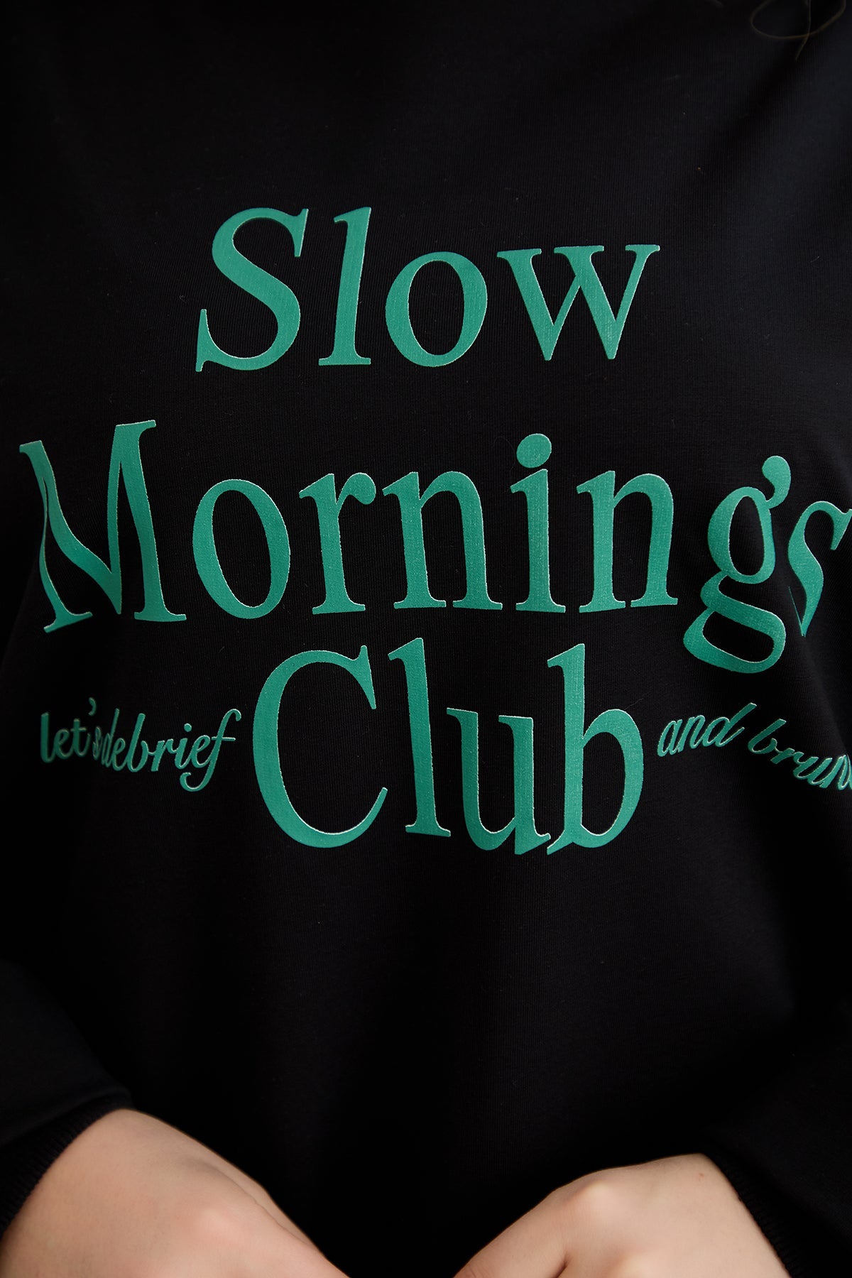 Βαμβακερή μπλούζα με επιγραφή  Slow morning σε μεγάλα μεγέθη- Πράσινο