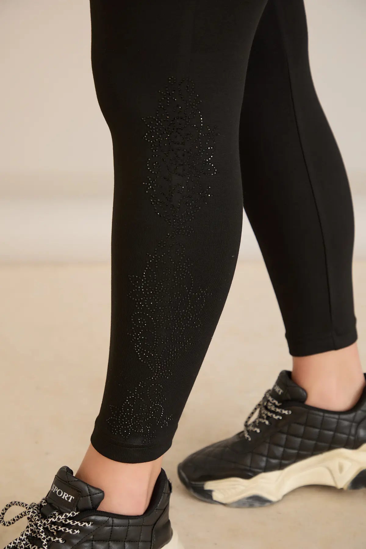 Βαμβακερό κολάν σε μαύρο χρώμα με στρασάκια σχέδιο 1 κατάληλο για περιφέρεια έως 180 εκ σε μεγάλα μεγέθη