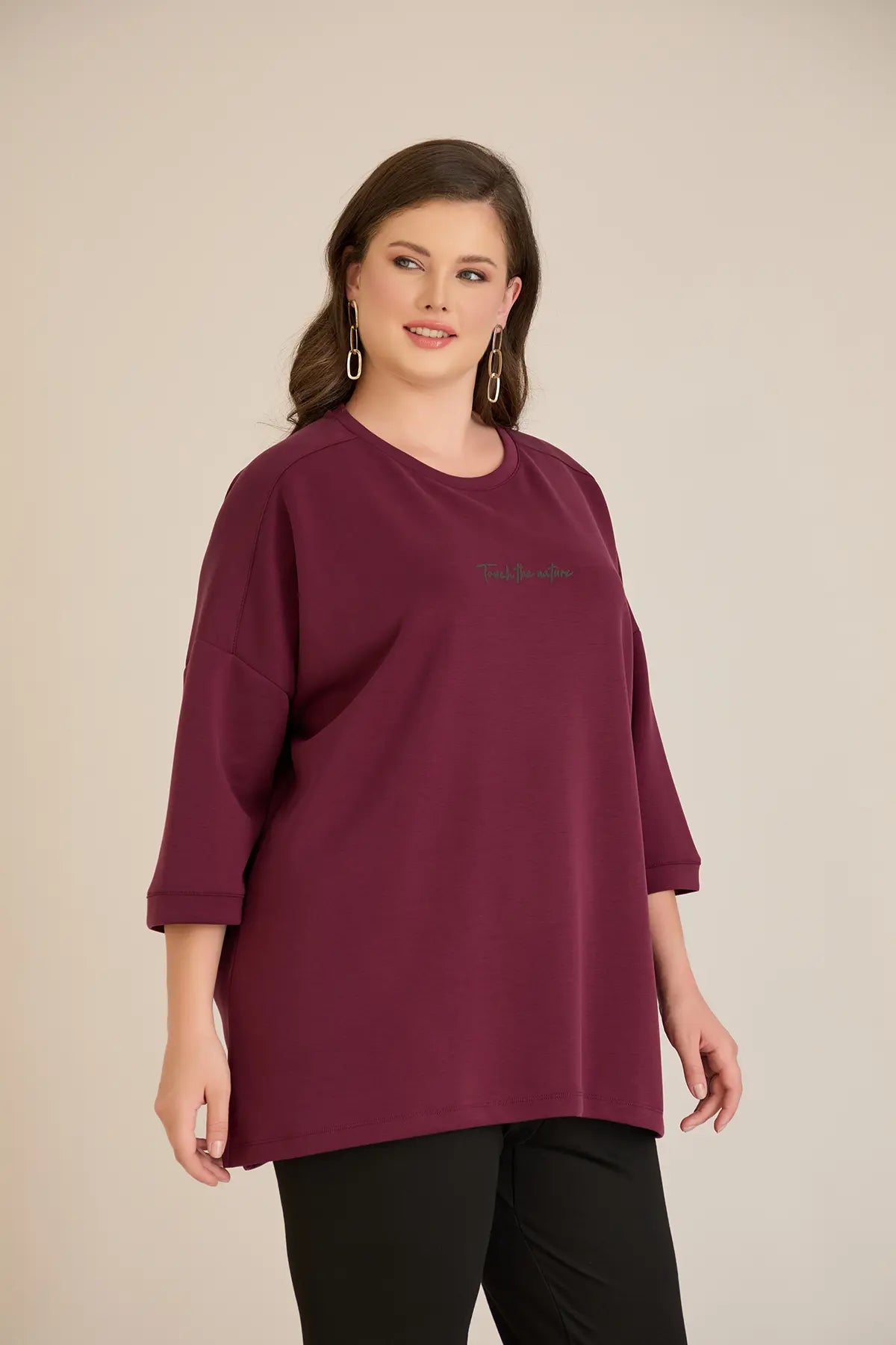 Γυναικεία μπλούζα Oversize με χαμηλή ραφή του ώμου σε μπορντό χρώμα σε μεγάλα μεγέθη