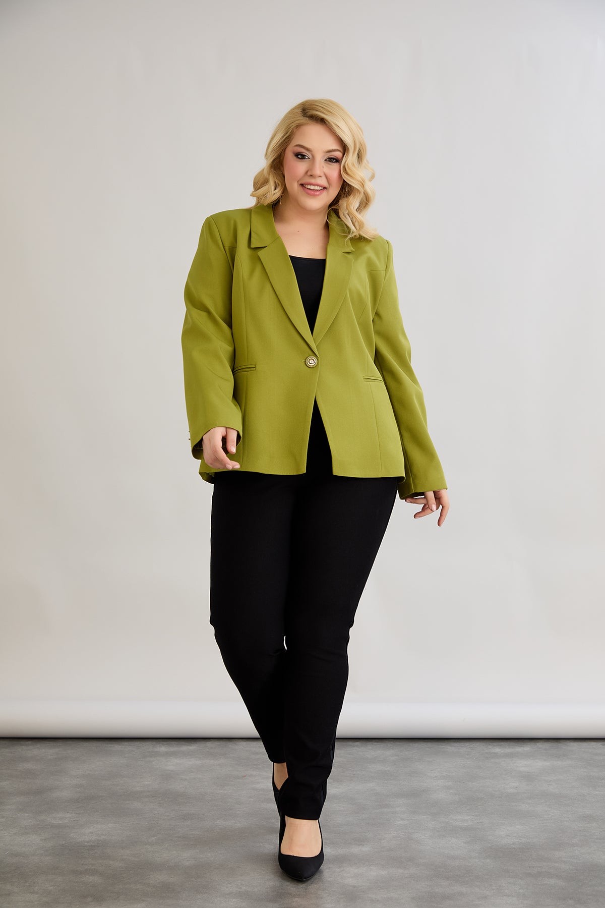 Κομψό και μοντέρνο σακάκι με φόδρα  και ένα κουμπί σε μεγάλα μεγέθη- Πιστάτσιο