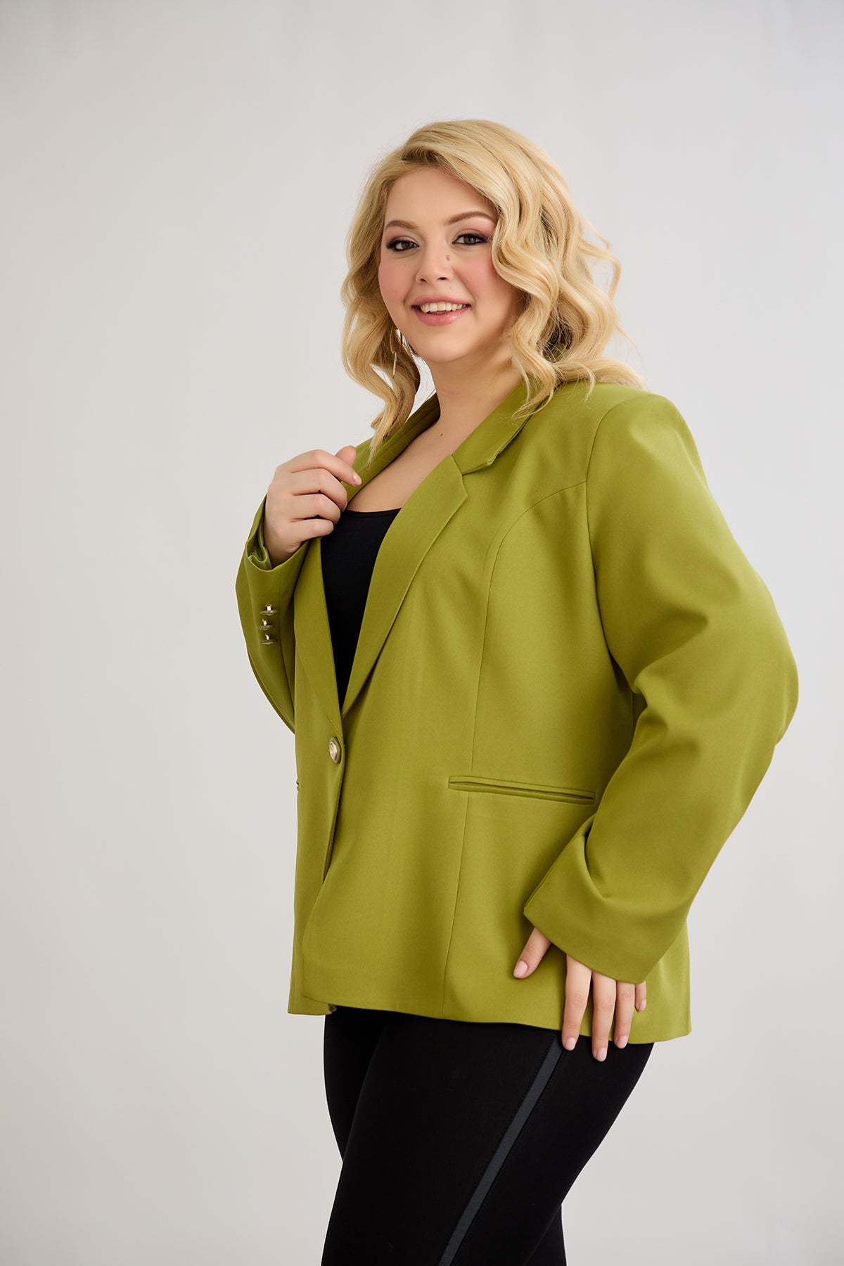 Κομψό και μοντέρνο σακάκι με φόδρα  και ένα κουμπί σε μεγάλα μεγέθη- Πιστάτσιο