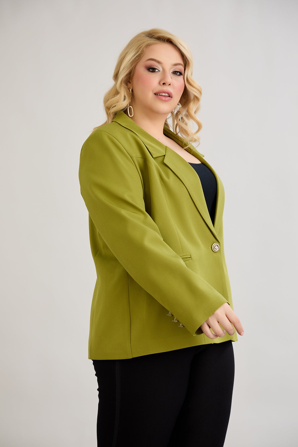 Κομψό και μοντέρνο σακάκι με φόδρα  και ένα κουμπί σε μεγάλα μεγέθη- Πιστάτσιο