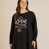 Βαμβακερή τουνίκ με ασημί στάμπα Love σε μαύρο χρώμα σε μεγάλα μεγέθη