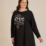 Βαμβακερή τουνίκ με ασημί στάμπα Love σε μαύρο χρώμα σε μεγάλα μεγέθη