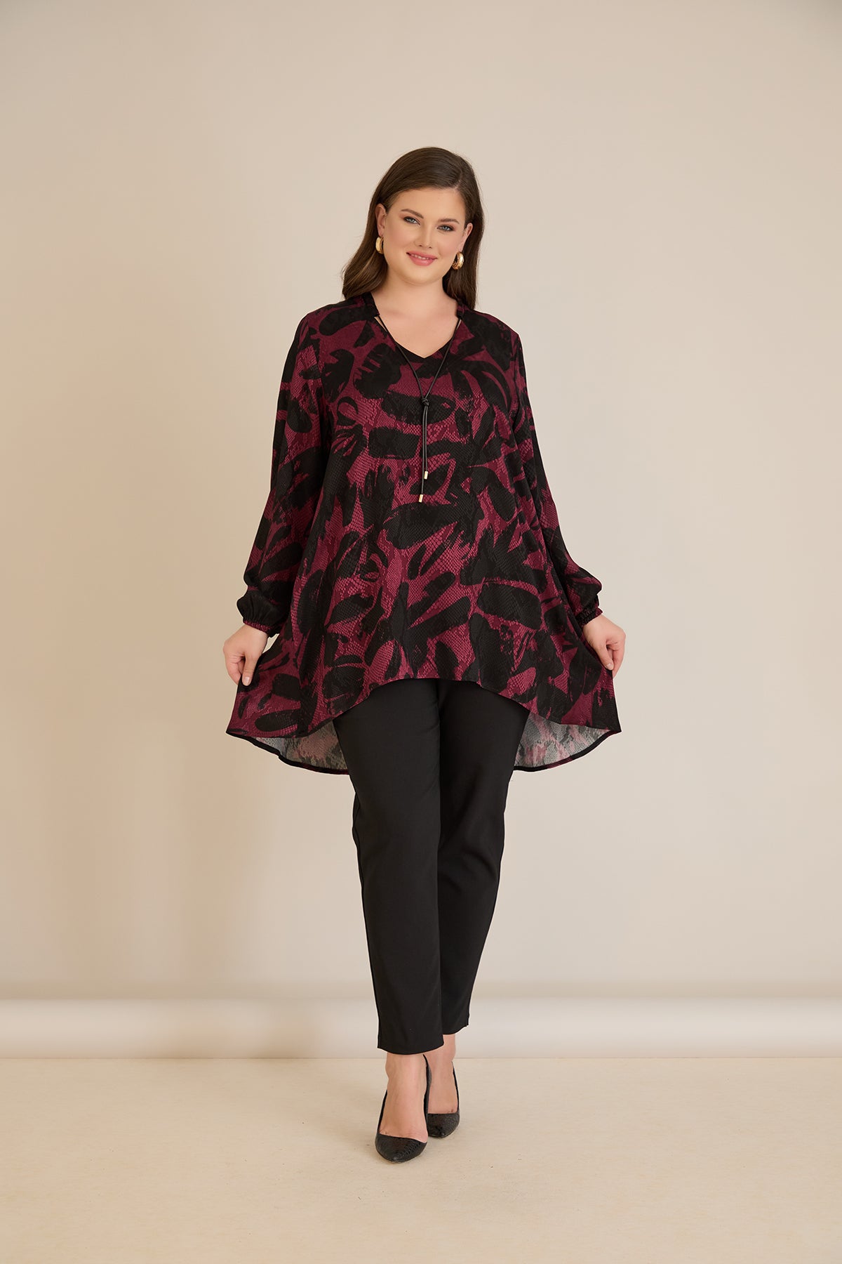 Τουνίκ από σατινέ βισκόζη με ασύμμετρη πλάτη σε Κόκκινο χρώμα σε μεγάλα μεγέθη