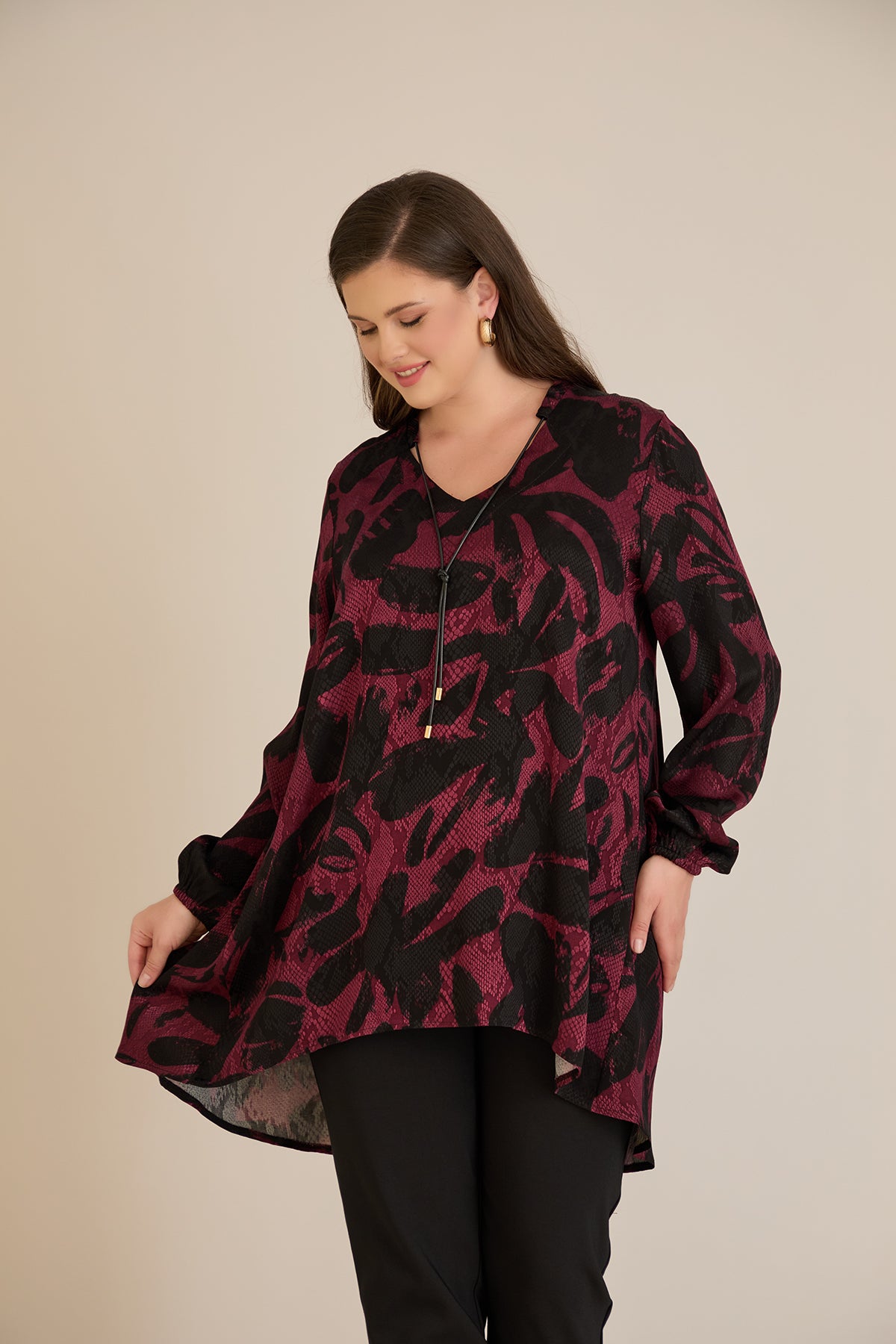 Τουνίκ από σατινέ βισκόζη με ασύμμετρη πλάτη σε Κόκκινο χρώμα σε μεγάλα μεγέθη