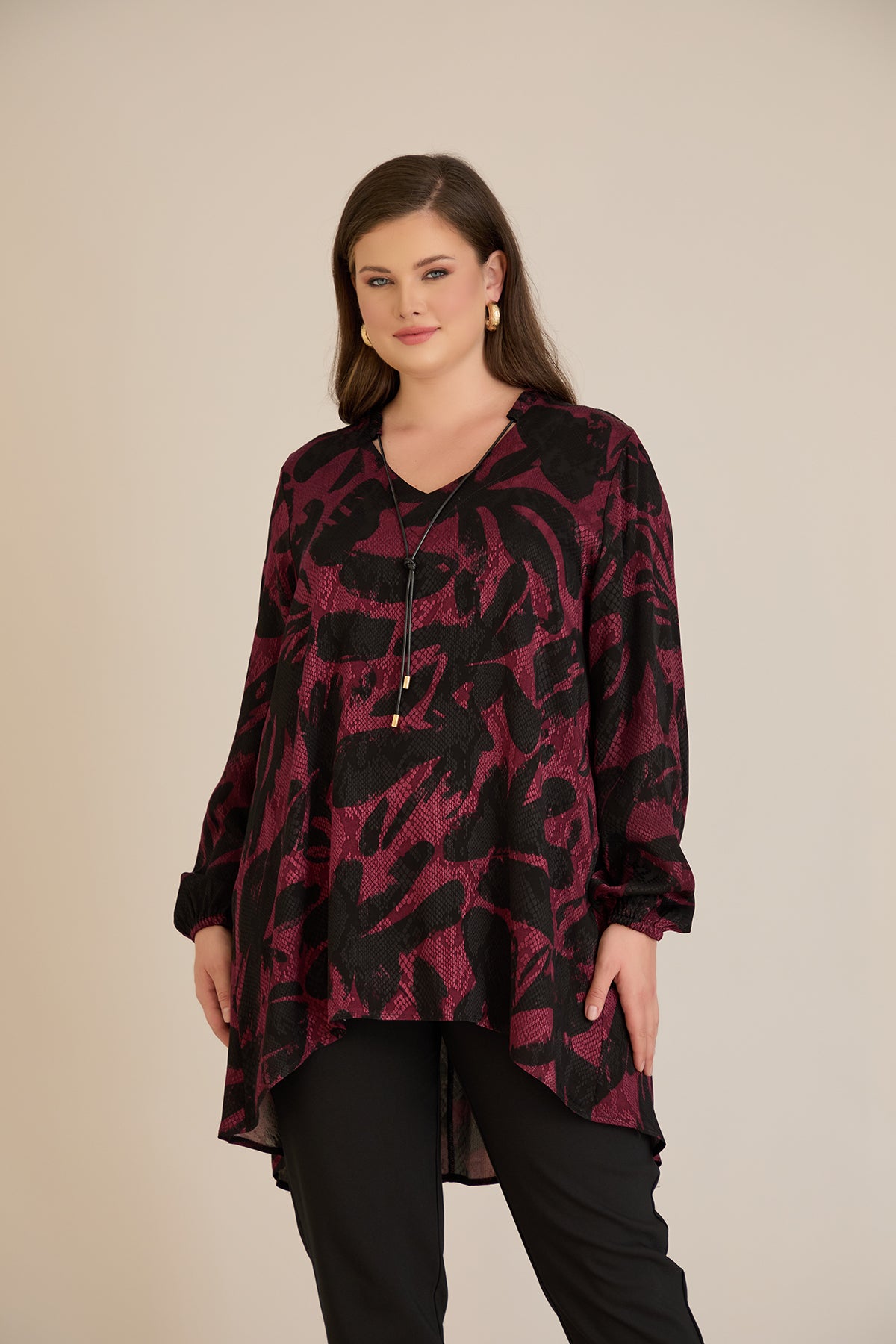 Τουνίκ από σατινέ βισκόζη με ασύμμετρη πλάτη σε Κόκκινο χρώμα σε μεγάλα μεγέθη