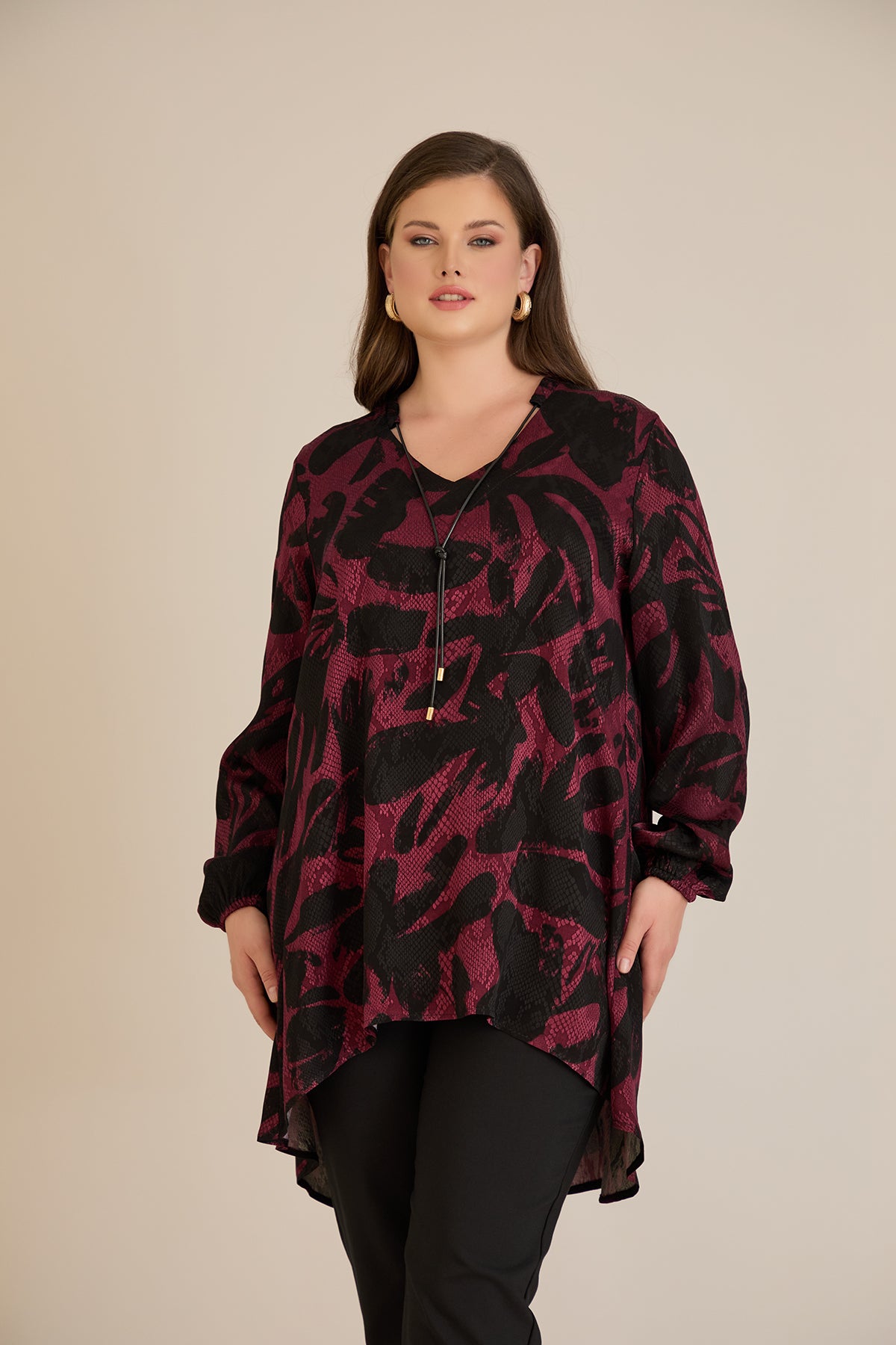 Τουνίκ από σατινέ βισκόζη με ασύμμετρη πλάτη σε Κόκκινο χρώμα σε μεγάλα μεγέθη