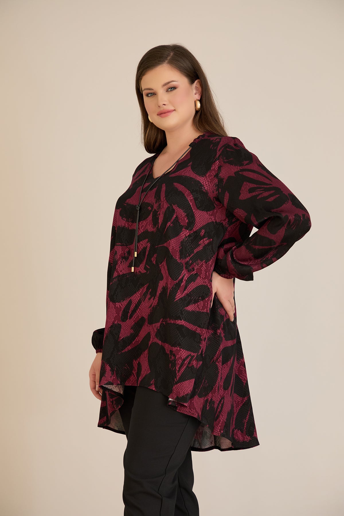 Τουνίκ από σατινέ βισκόζη με ασύμμετρη πλάτη σε Κόκκινο χρώμα σε μεγάλα μεγέθη