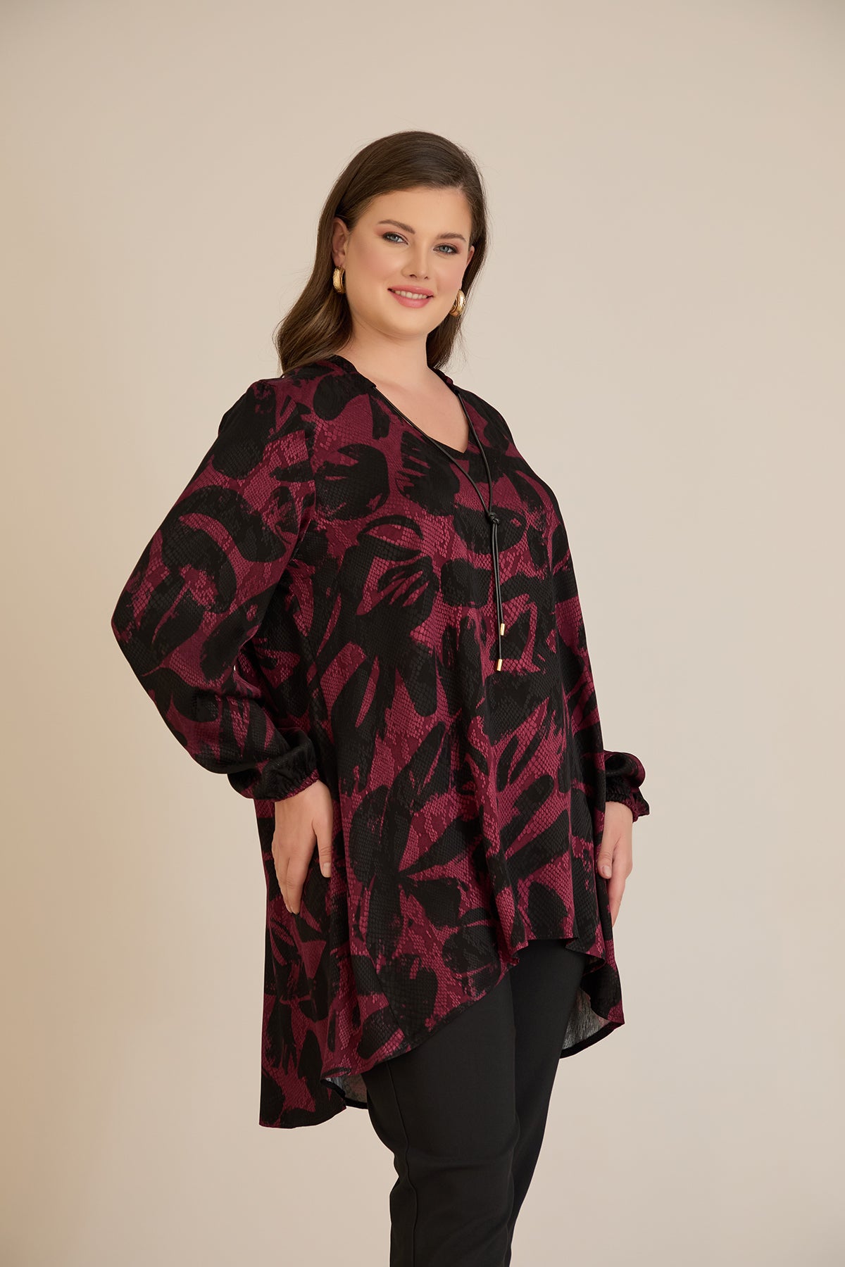 Τουνίκ από σατινέ βισκόζη με ασύμμετρη πλάτη σε Κόκκινο χρώμα σε μεγάλα μεγέθη