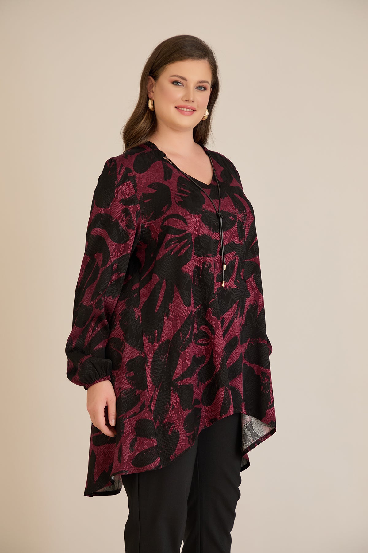 Τουνίκ από σατινέ βισκόζη με ασύμμετρη πλάτη σε Κόκκινο χρώμα σε μεγάλα μεγέθη