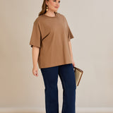 Βαμβακερή μπλούζα oversize 10355 σε χρώμα  Καπουτσίνο σε μεγάλα μεγέθη