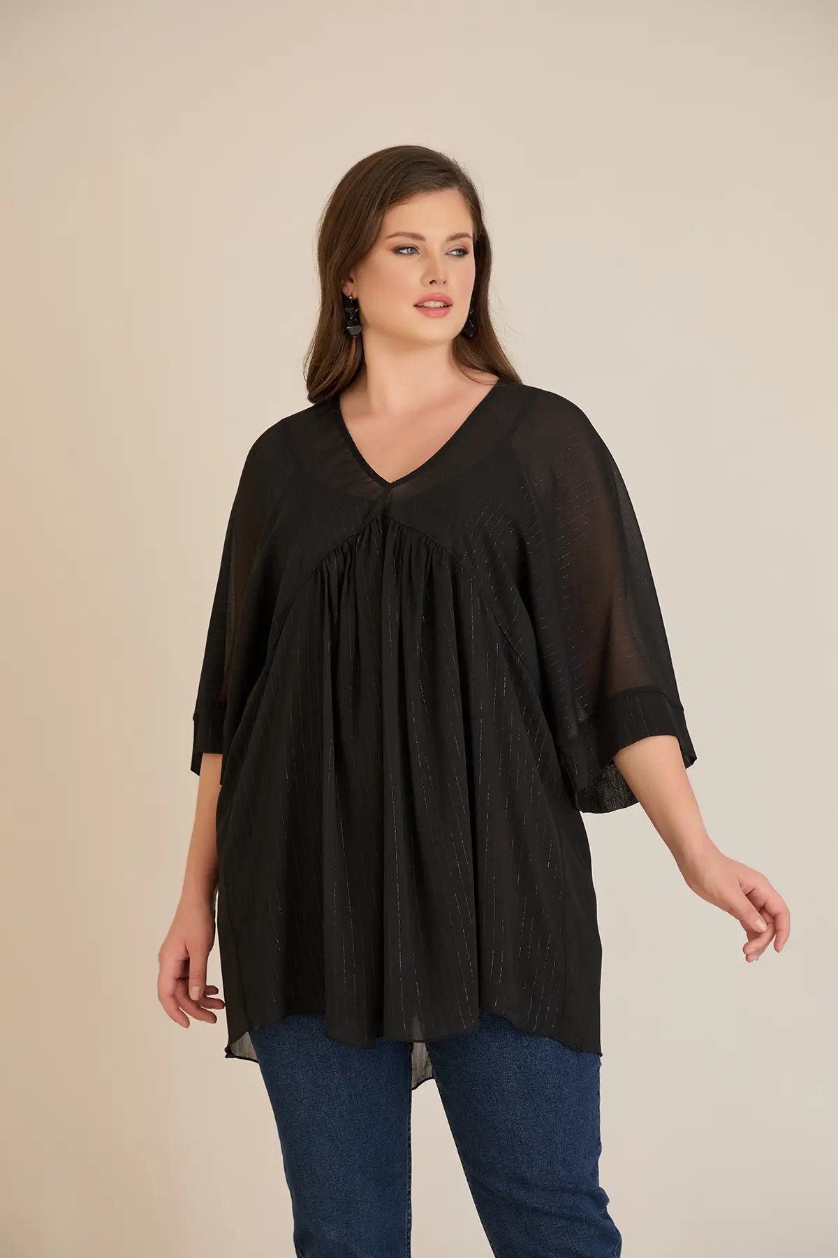 Σετ τουνίκ από μουσελίνα πολυτελείας και ελαστικό Τοπ σε μαύρο χρώμα σε μεγάλα μεγέθη