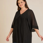 Σετ τουνίκ από μουσελίνα πολυτελείας και ελαστικό Τοπ σε μαύρο χρώμα σε μεγάλα μεγέθη