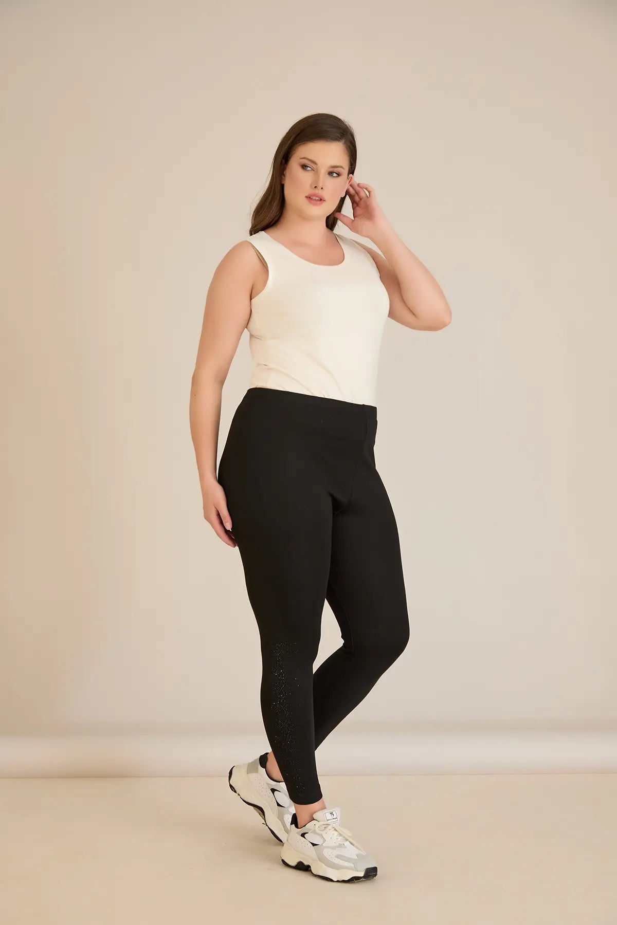 Βαμβακερό κολάν σε μαύρο χρώμα με στρασάκια σχέδιο 2 κατάληλο για περιφέρεια έως 180 εκ σε μεγάλα μεγέθη