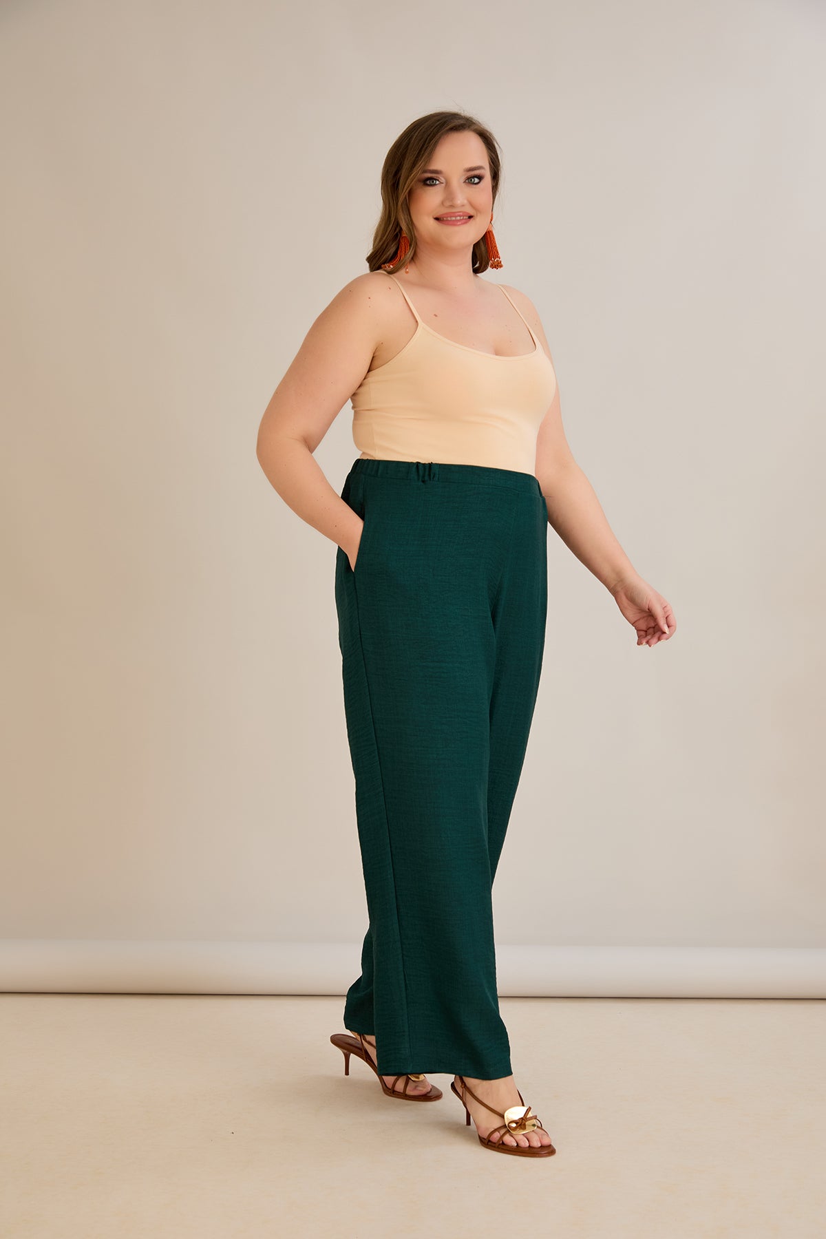 Φαρδύ καλοκαιρινό παντελόνι σε Πράσινο χρώμα σε μεγάλα μεγέθη