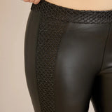 Ψηλόμεσο κολάν δερματίνης με επένδυση και εντυπωσιακή διακόσμηση με δίχτυ σε μαύρο χρώμα σε μεγάλα μεγέθη