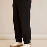 Ελαστικό παντελόνι από βισκόζη με πιέτες- Μαύρο