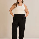 Ελαστικό παντελόνι από βισκόζη με πιέτες σε μαύρο χρώμα σε μεγάλα μεγέθη