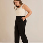 Ελαστικό παντελόνι από βισκόζη με πιέτες σε μαύρο χρώμα σε μεγάλα μεγέθη