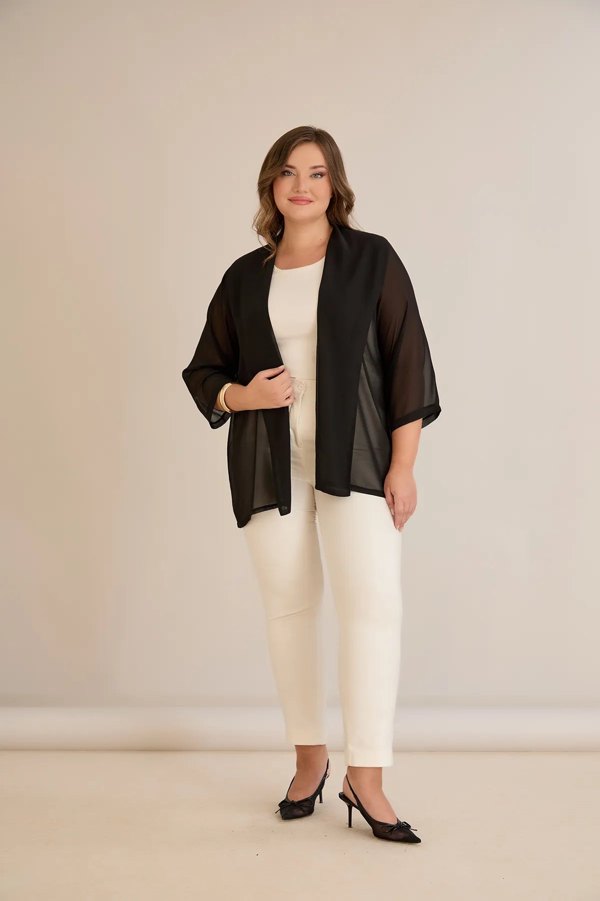 Γιορτινή κάπα από μουσελίνα σε Μαύρο χρώμα σε μεγάλα μεγέθη