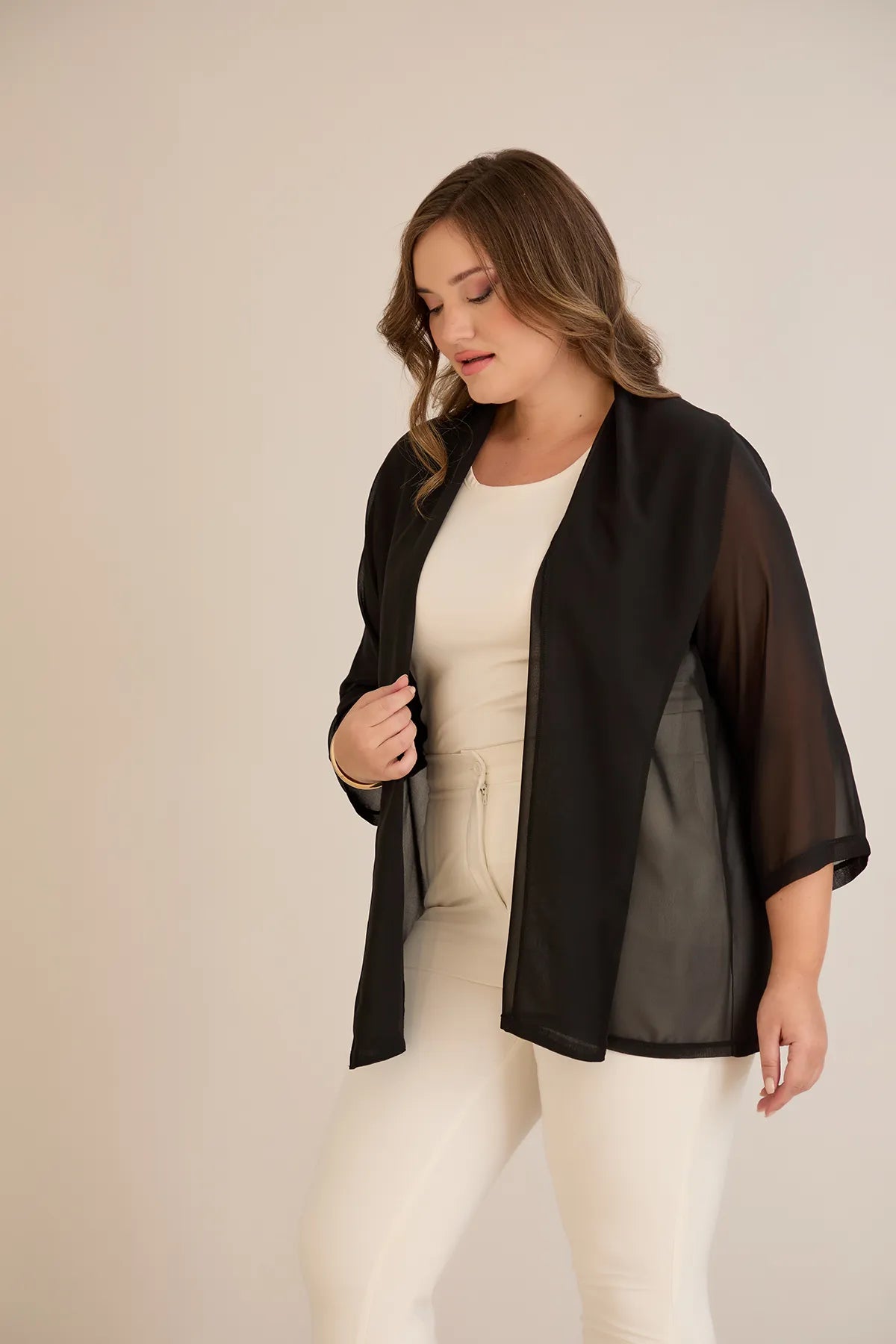 Γιορτινή κάπα από μουσελίνα σε Μαύρο χρώμα σε μεγάλα μεγέθη