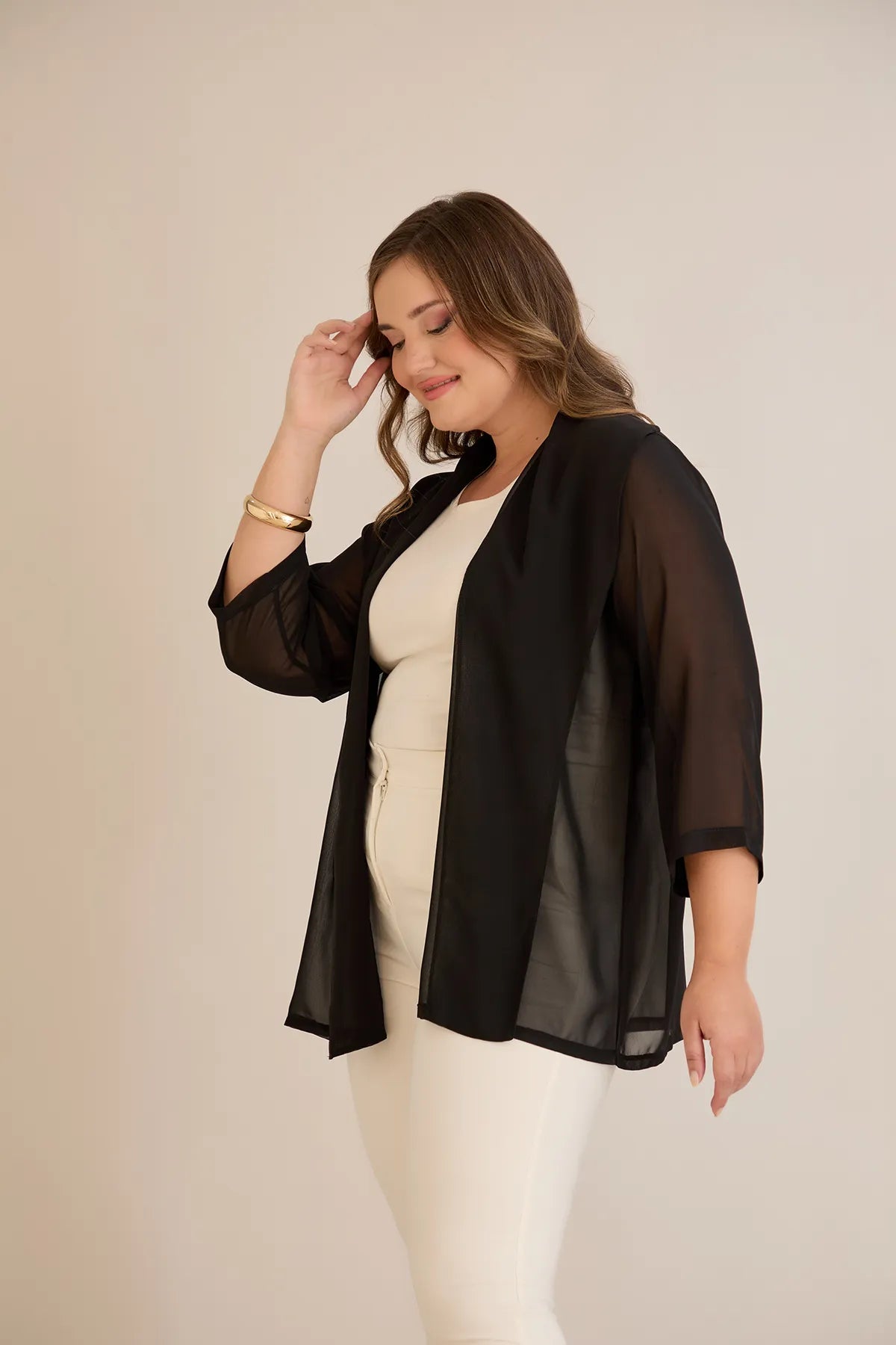 Γιορτινή κάπα από μουσελίνα σε Μαύρο χρώμα σε μεγάλα μεγέθη