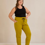 Γυναικεία αθλητική φόρμα παντελόνι "Daily" σε μεγάλα μεγέθη - Μουσταρδί