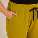 Γυναικεία αθλητική φόρμα παντελόνι "Daily" σε μεγάλα μεγέθη - Μουσταρδί