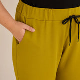 Γυναικεία αθλητική φόρμα παντελόνι "Daily" σε μεγάλα μεγέθη - Μουσταρδί