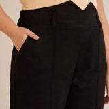 Κομψό παντελόνι με μπροστινή ραφή και ψηλή μέση – Μαύρο