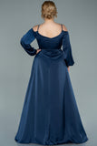 Μακρύ επίσημο σατέν φόρεμα με σκίσιμο και βολάν σε μεγάλα μεγέθη- Σκούρο μπλε N2358