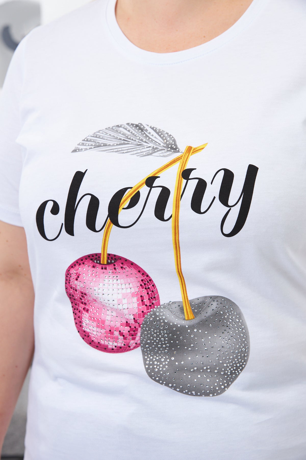 Βαμβακερό μπλουζάκι Cherry με στρασάκια σε Άσπρο χρώμα σε μεγάλα μεγέθη